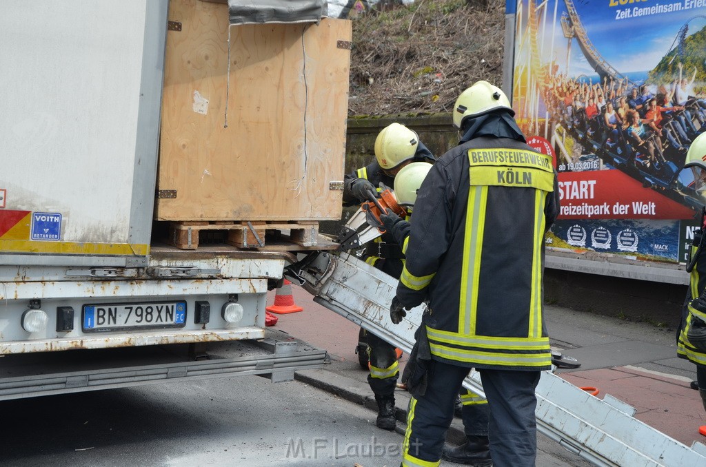 LKW Bruecke Koeln Deutz Opladenestr Deutz Muelheimerstr P113.JPG - Miklos Laubert